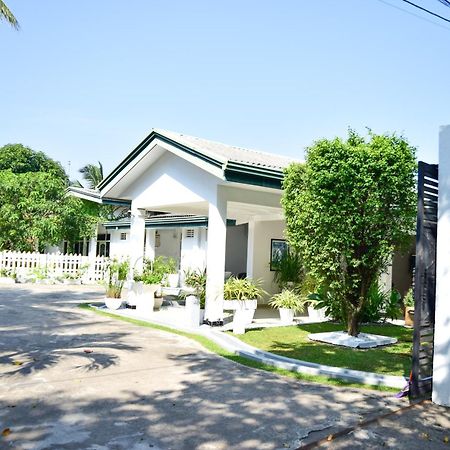 The Bamboo Tree Transit Hotel Katunayaka Exteriör bild
